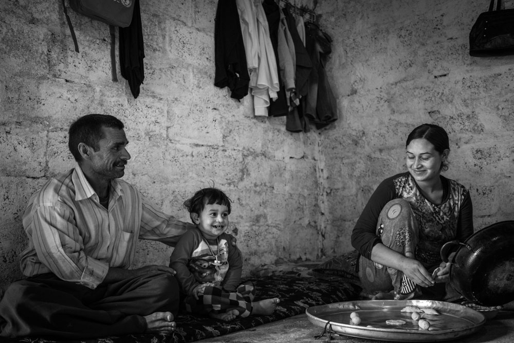  تصوير الكساندر افونسو - نازحون ايزديون لا يملكون شيئا لكنهم يهبون كل شيء 